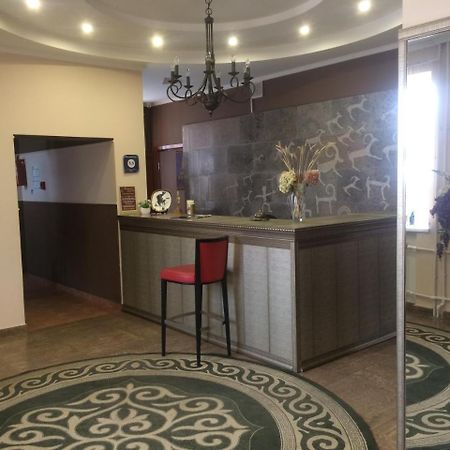 Altyn Adam Hotel Pavlodar Extérieur photo